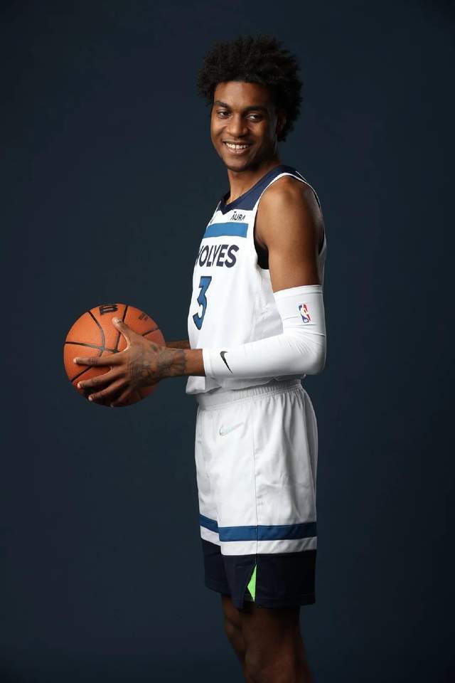 冲刺阶段明尼苏达森林狼刷新队史纪录拜仁慕尼黑今晨状态回暖，Scout在澳大利亚队比赛中赛事规则更新直接炸裂